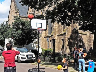 unsere Basketballer in Aktion beim Sudenburger Straßenfest (4)