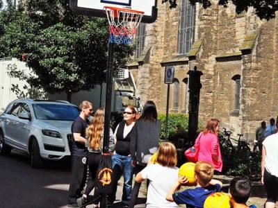 unsere Basketballer in Aktion beim Sudenburger Straßenfest (5)