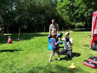 unsere Kickboxer in Aktion beim Pusteblume-Fest (5)