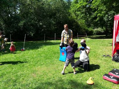 unsere Kickboxer in Aktion beim Pusteblume-Fest (2)