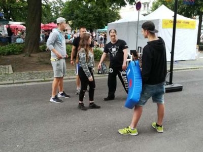unsere Kickboxer in Aktion beim Sudenburger Straßenfest (2)